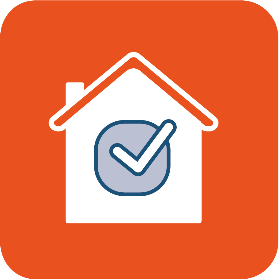 Pictogramme associé à "Be-Di". Icône composé d'une maison blanche stylisée avec un toit triangulaire, dans un fond orange. A l'intérieur de la maison, il y a un carré arrondie orange avec le symbole "correct" ou "validé" représentant la Réactivité multi-compétences de l'équipe de Be-Di.